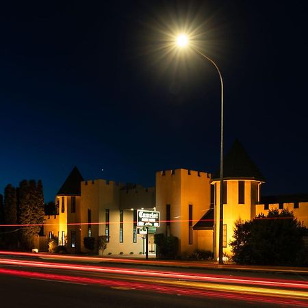 Camelot Motor Lodge And Conference Centre 파머스턴노스 외부 사진