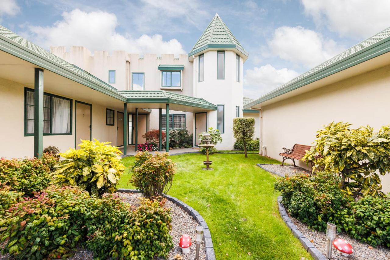 Camelot Motor Lodge And Conference Centre 파머스턴노스 외부 사진