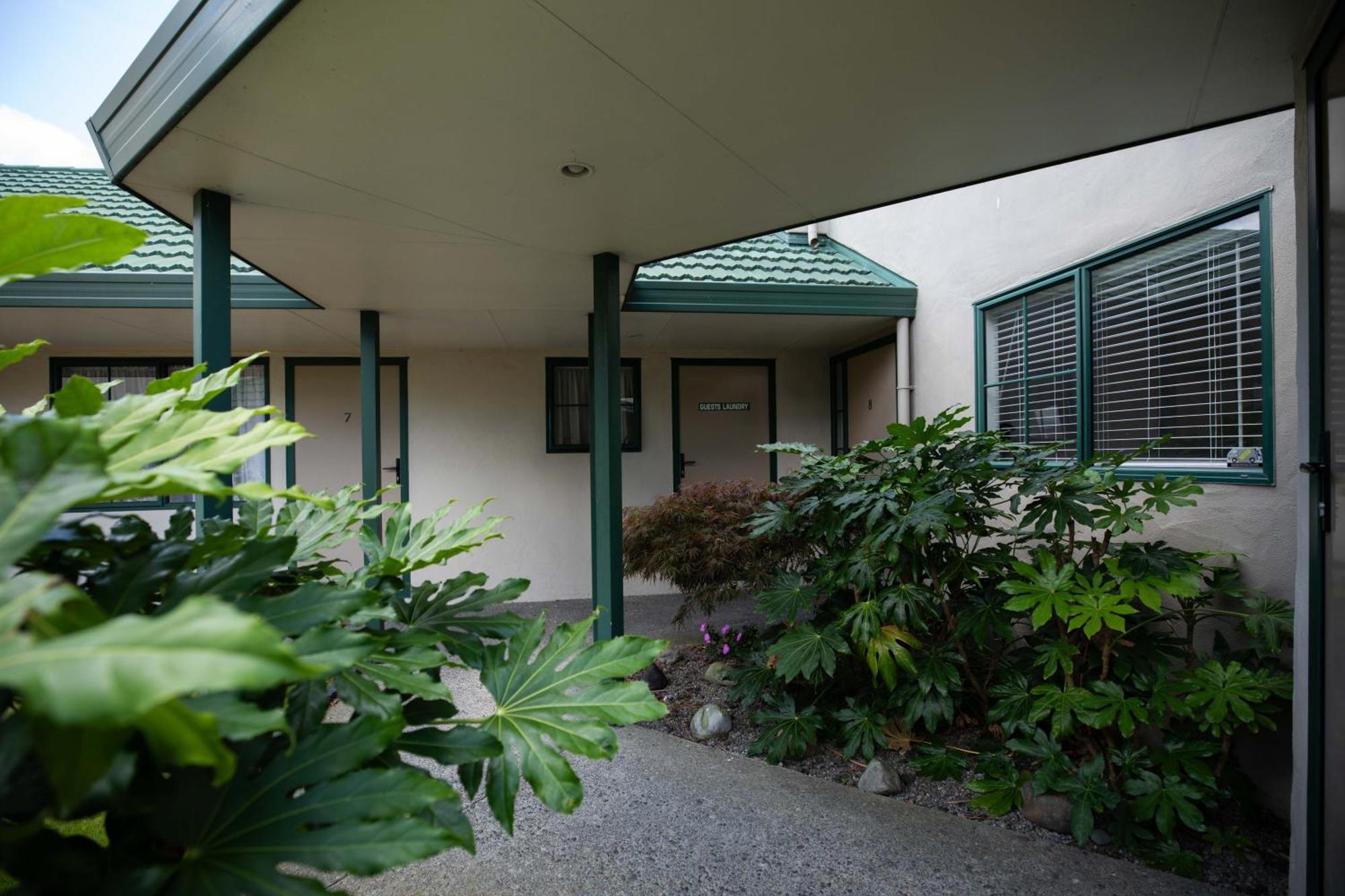 Camelot Motor Lodge And Conference Centre 파머스턴노스 외부 사진
