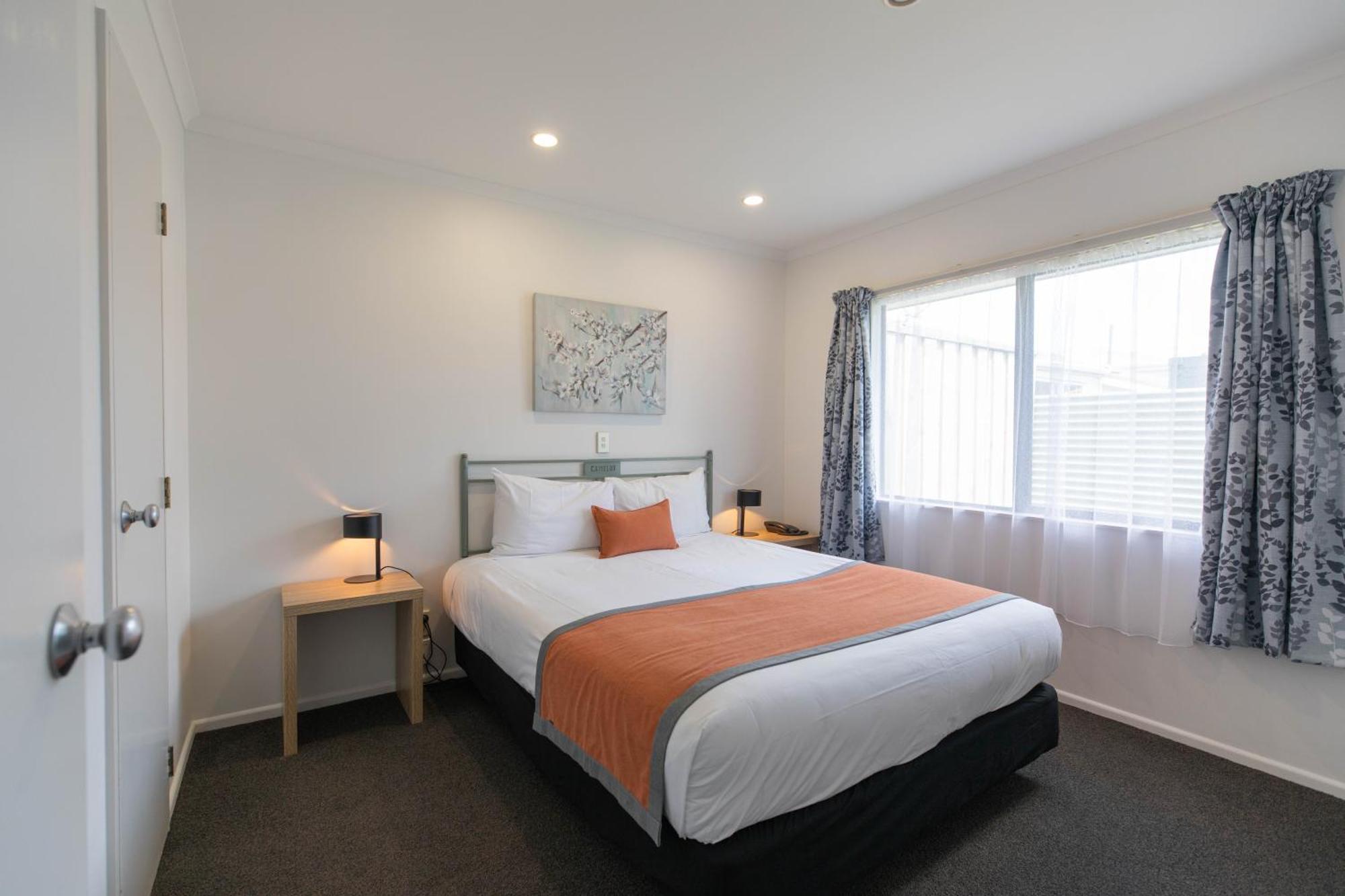 Camelot Motor Lodge And Conference Centre 파머스턴노스 외부 사진
