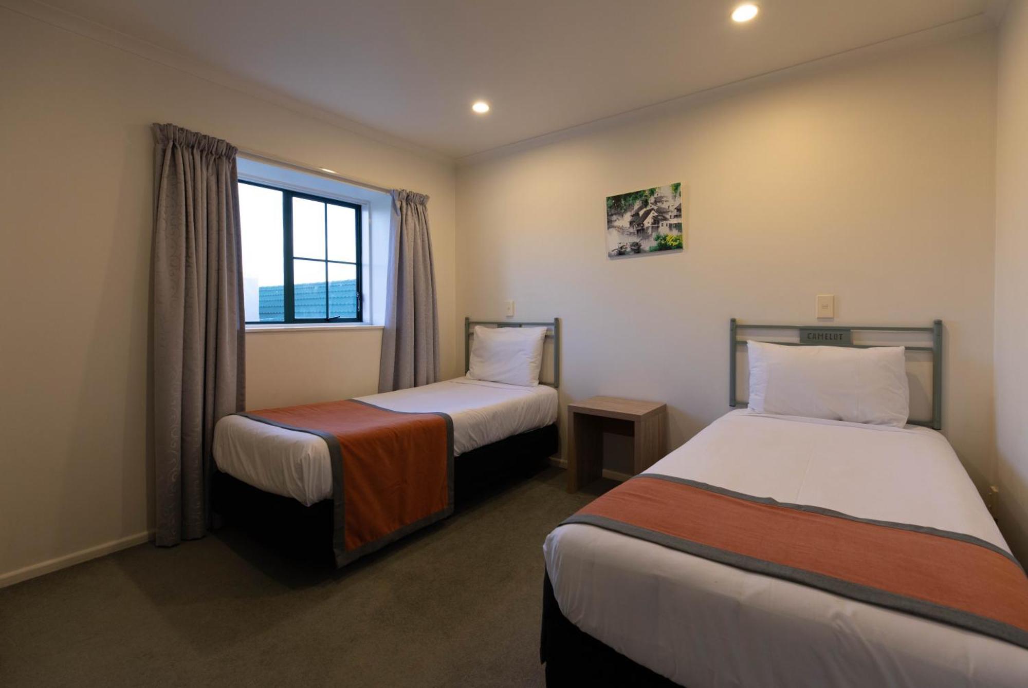 Camelot Motor Lodge And Conference Centre 파머스턴노스 외부 사진