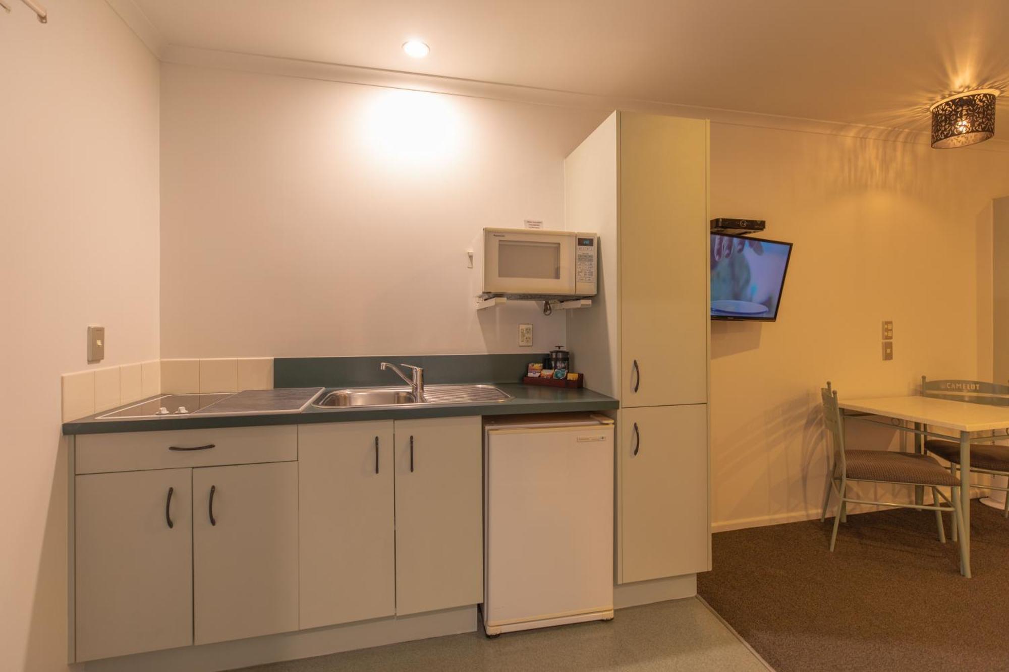 Camelot Motor Lodge And Conference Centre 파머스턴노스 외부 사진