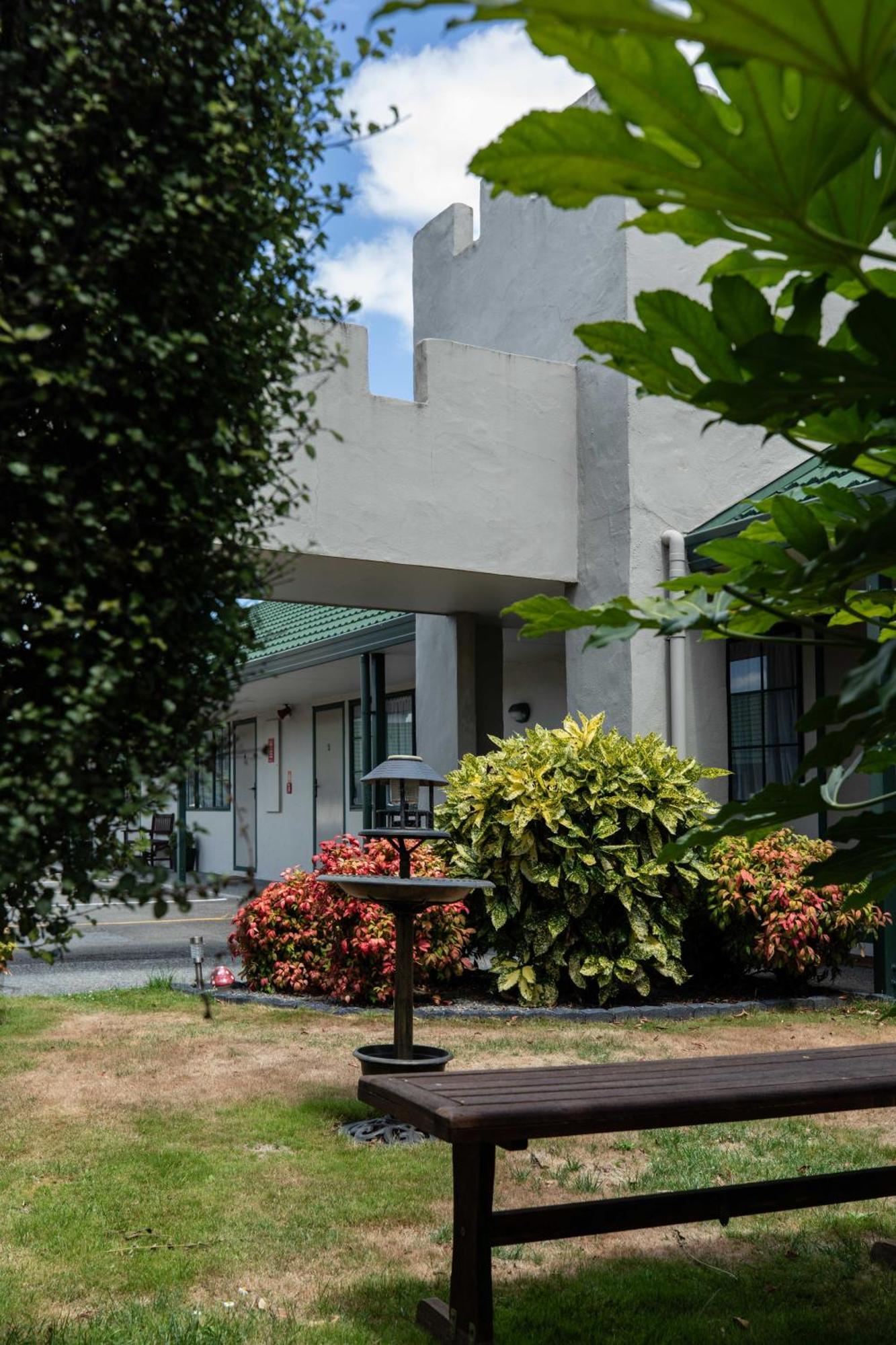 Camelot Motor Lodge And Conference Centre 파머스턴노스 외부 사진